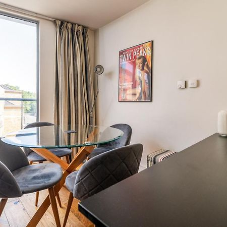 Bright & Spacious Battersea Flat Лондон Экстерьер фото