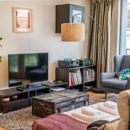 Bright & Spacious Battersea Flat Лондон Экстерьер фото
