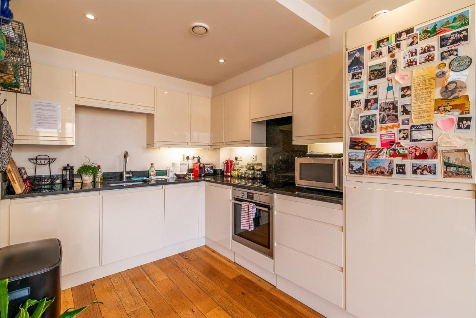 Bright & Spacious Battersea Flat Лондон Экстерьер фото