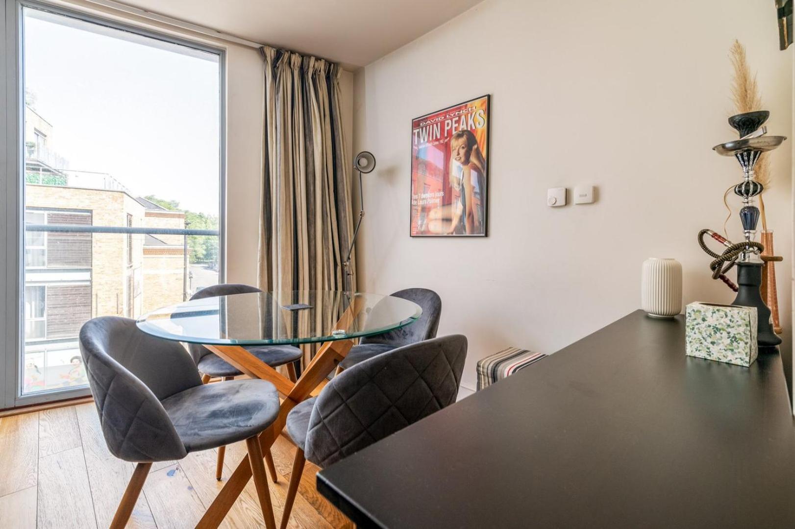 Bright & Spacious Battersea Flat Лондон Экстерьер фото