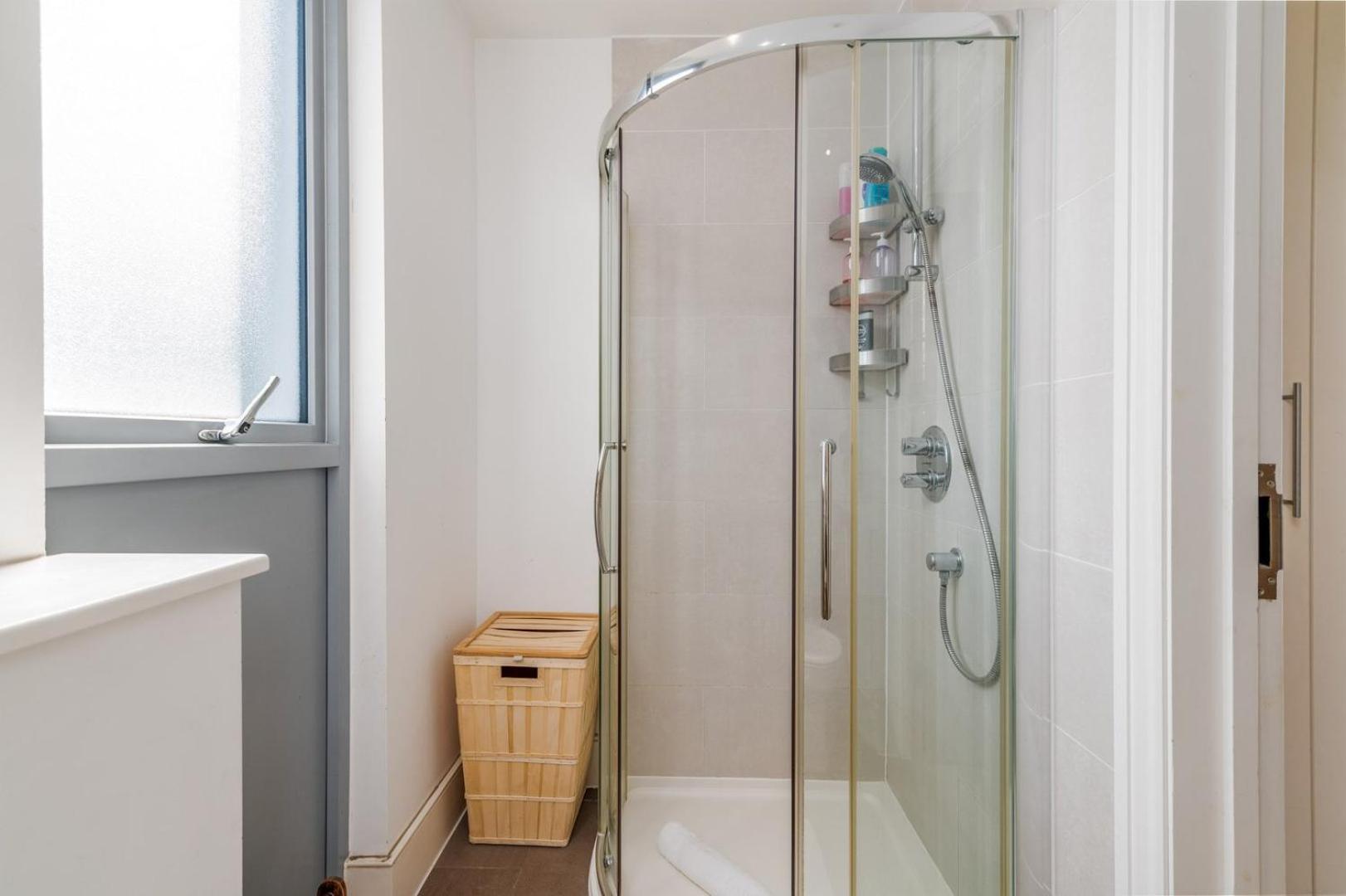 Bright & Spacious Battersea Flat Лондон Экстерьер фото