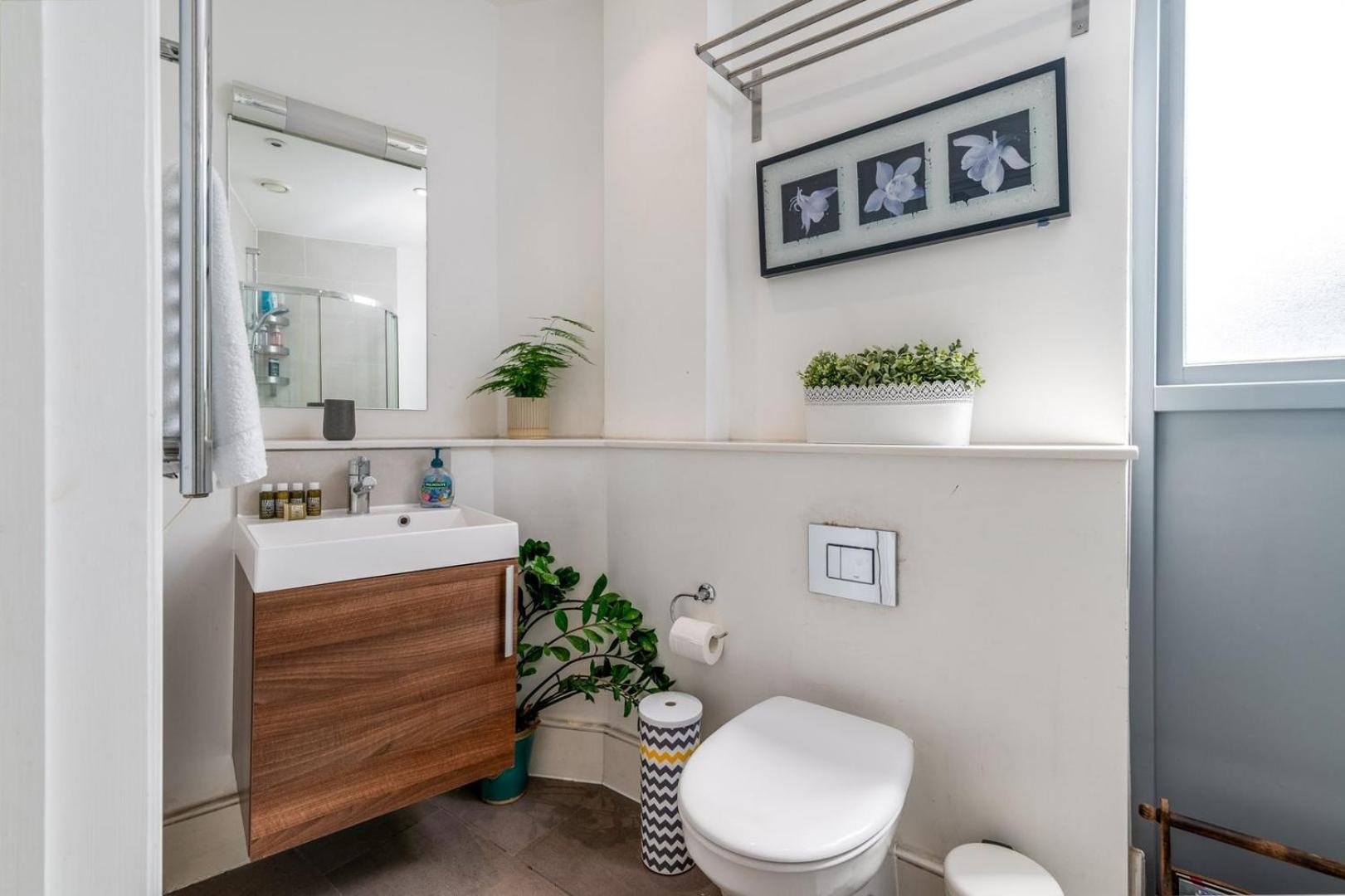 Bright & Spacious Battersea Flat Лондон Экстерьер фото