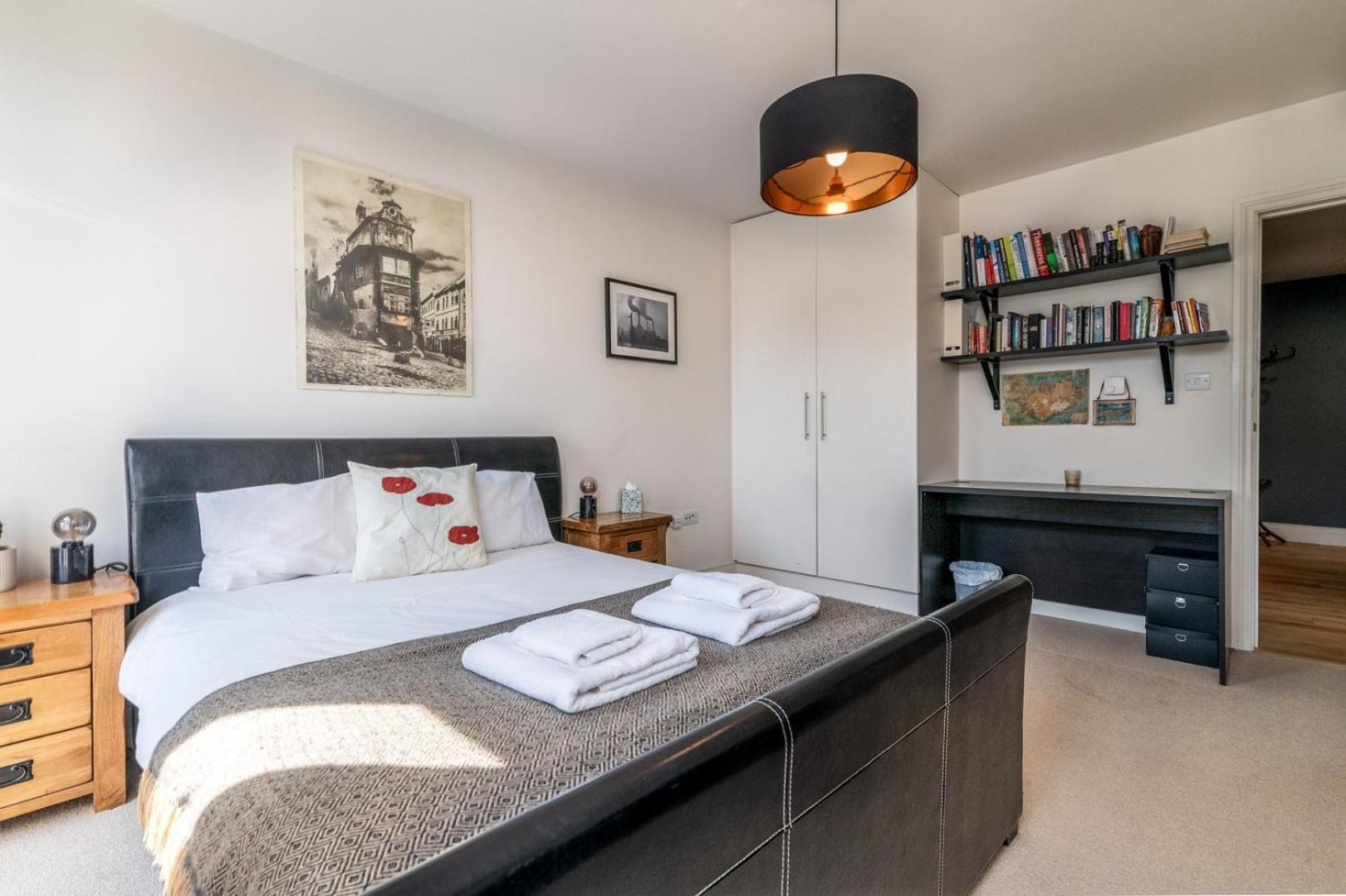Bright & Spacious Battersea Flat Лондон Экстерьер фото