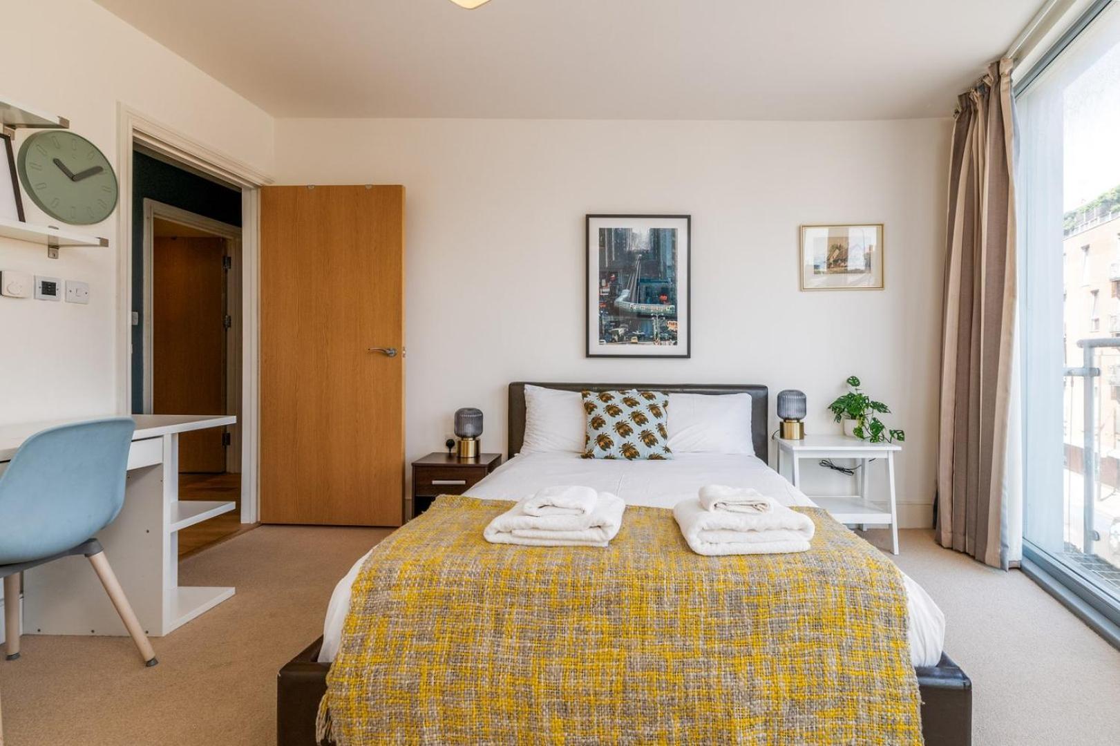 Bright & Spacious Battersea Flat Лондон Экстерьер фото