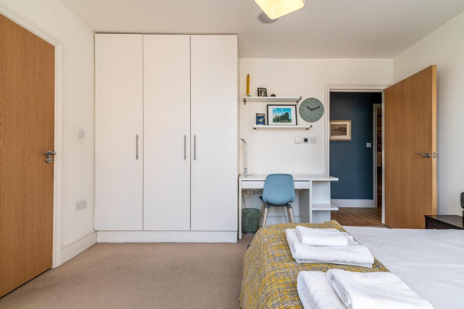 Bright & Spacious Battersea Flat Лондон Экстерьер фото